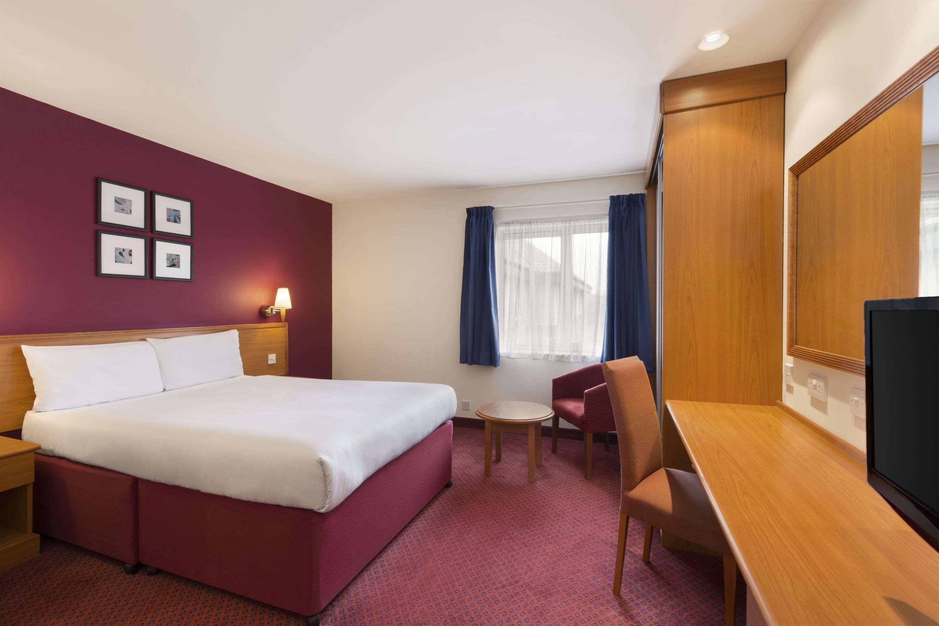 Days Inn Peterborough Esterno foto