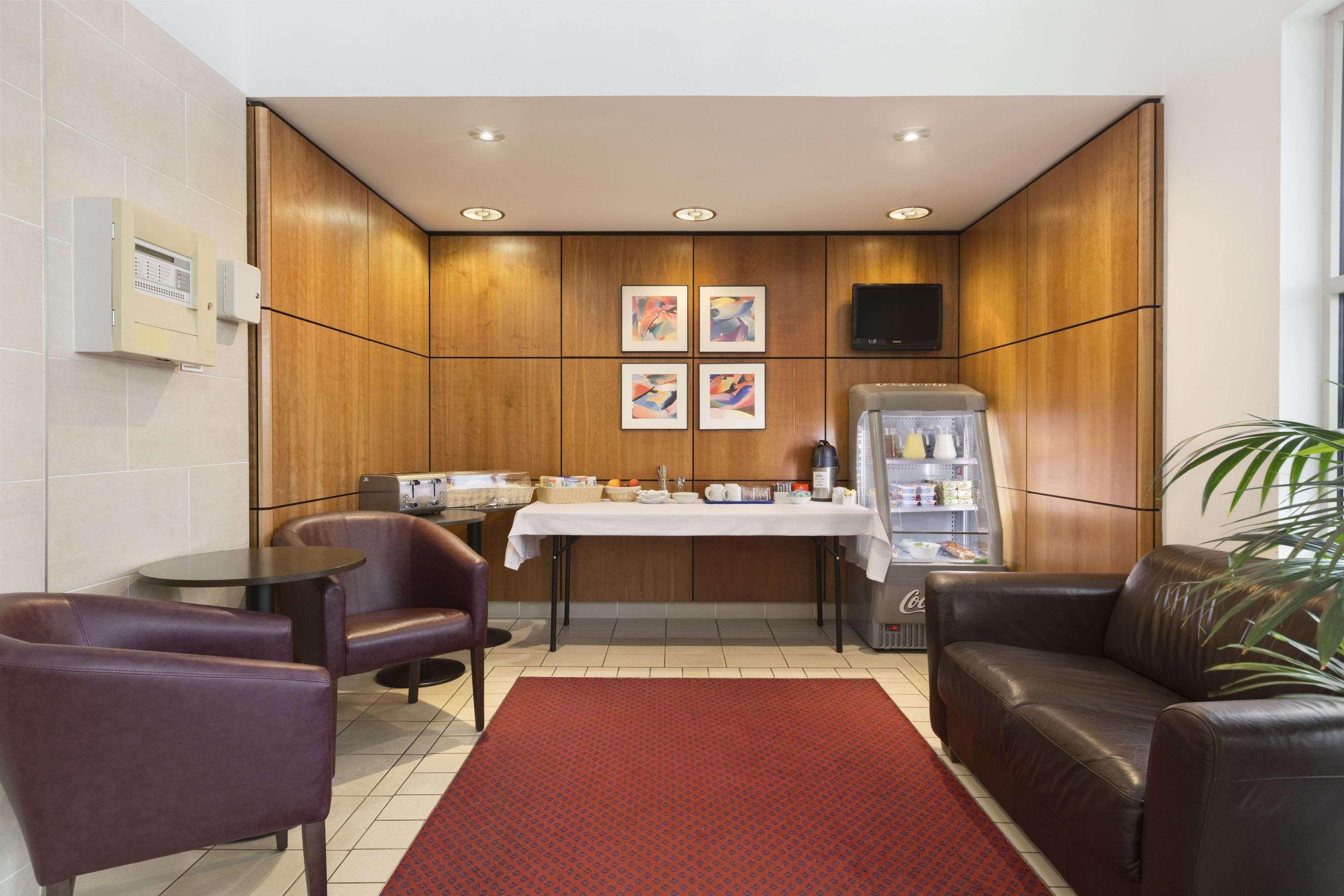 Days Inn Peterborough Esterno foto