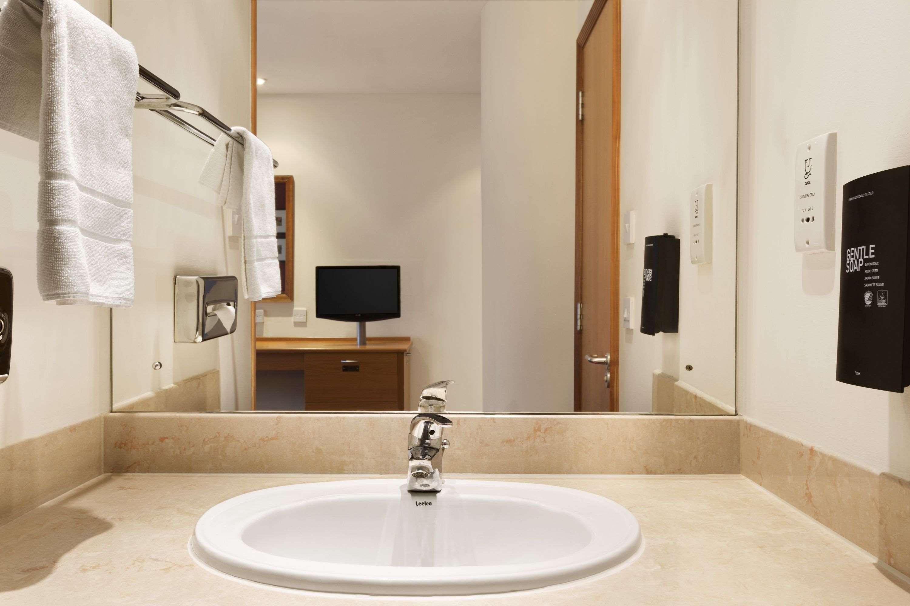 Days Inn Peterborough Esterno foto
