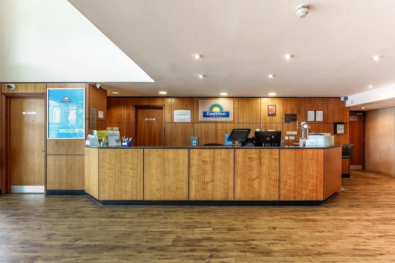 Days Inn Peterborough Esterno foto