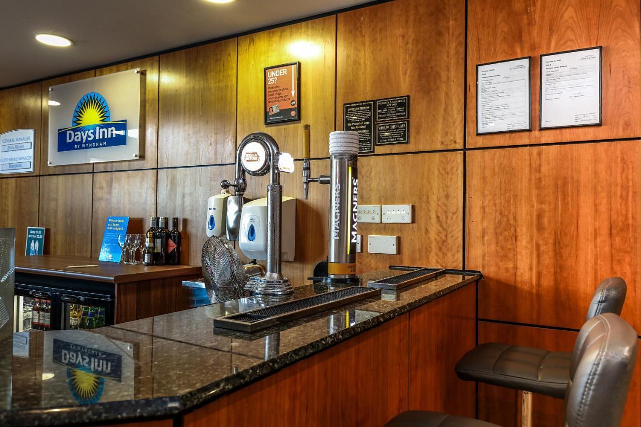 Days Inn Peterborough Esterno foto