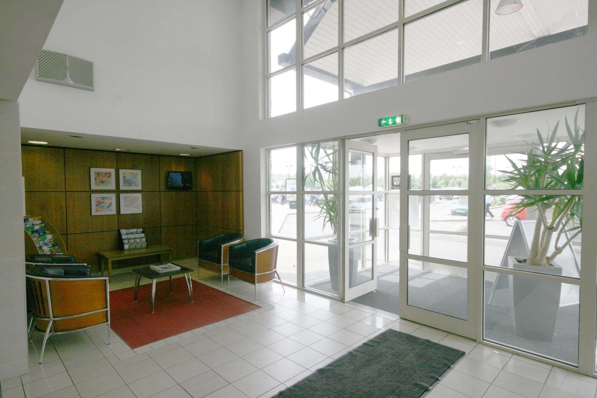 Days Inn Peterborough Esterno foto